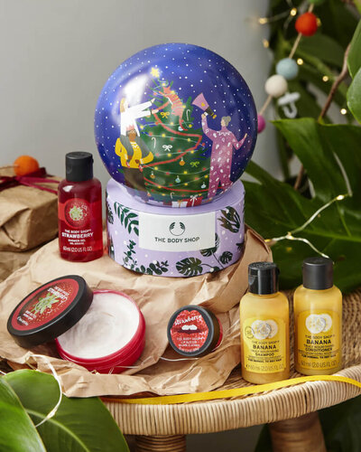 The Body Shop Lather & Smooth Snow Globe Gift Dome The Body Shop Lather & Smooth Snow Globe Gift Dome