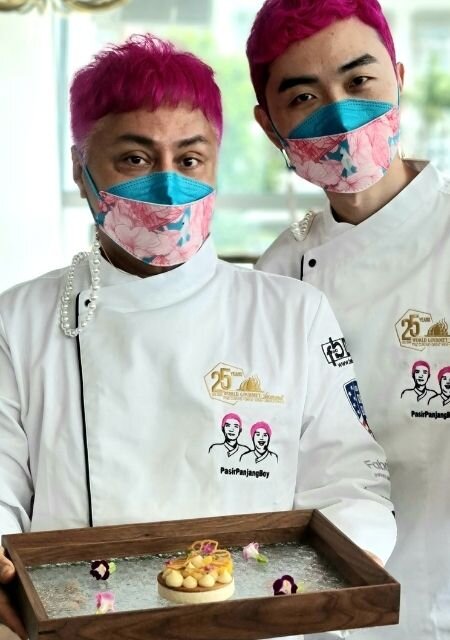 PasirPanjangBoy’s partners Tinoq Russell Goh and Dylan Chan and Riviera’s Executive Chef Rémy Carmignani and Executive Pastry Chef Nicolas Vergnole. PasirPanjangBoy’s partners Tinoq Russell Goh and Dylan Chan and Riviera’s Executive Chef Rémy Carmignani and Executive Pastry Chef Nicolas Vergnole.