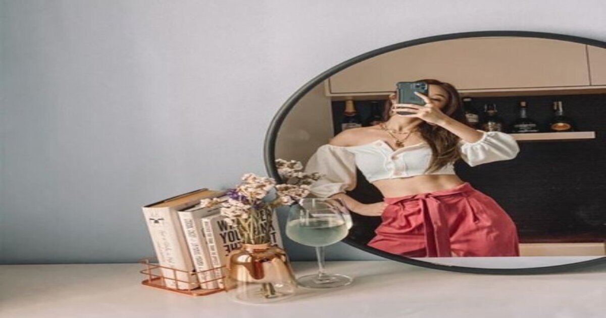 5 Selfies You Can Take With A Mirror As A Prop Clozette Collection by jina • last updated 4 days ago. 5 selfies you can take with a mirror as