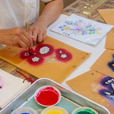 The Kaga Yuzen Experience In Ishikawa Will Bring Out The Artist In You