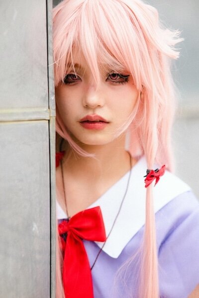 cosplayer wearing japanese coloured contact lens