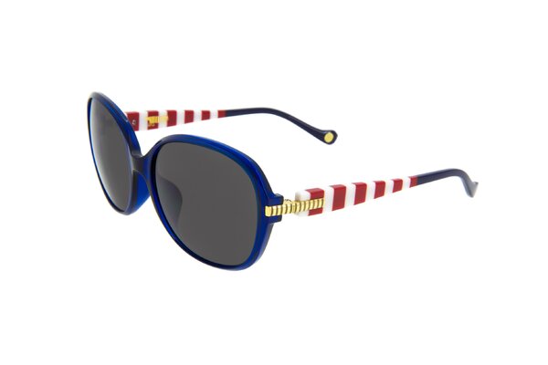 Zoff x Lisa Larson A blue framed sunglasses with red and white stripes