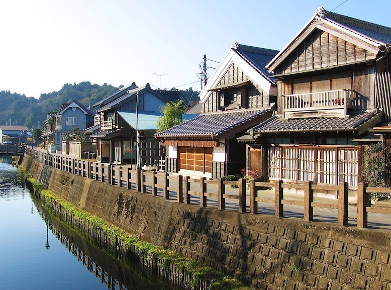 Houses Near Sawara Canal