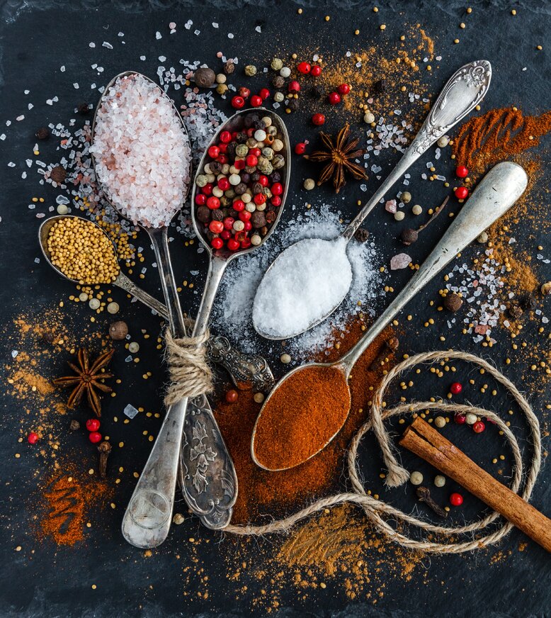 Spices on Spoons Spices on Spoons