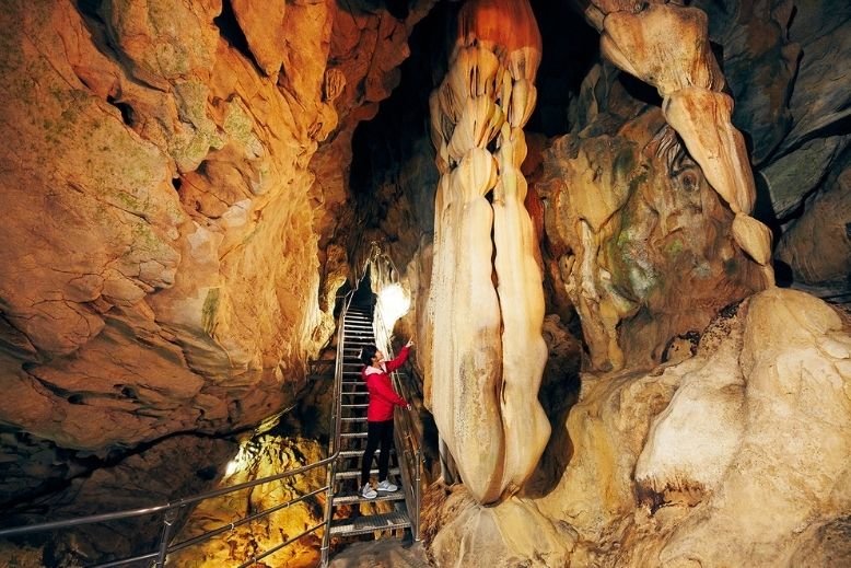 Exploring the Ryuga Cave in Kochi Prefecture