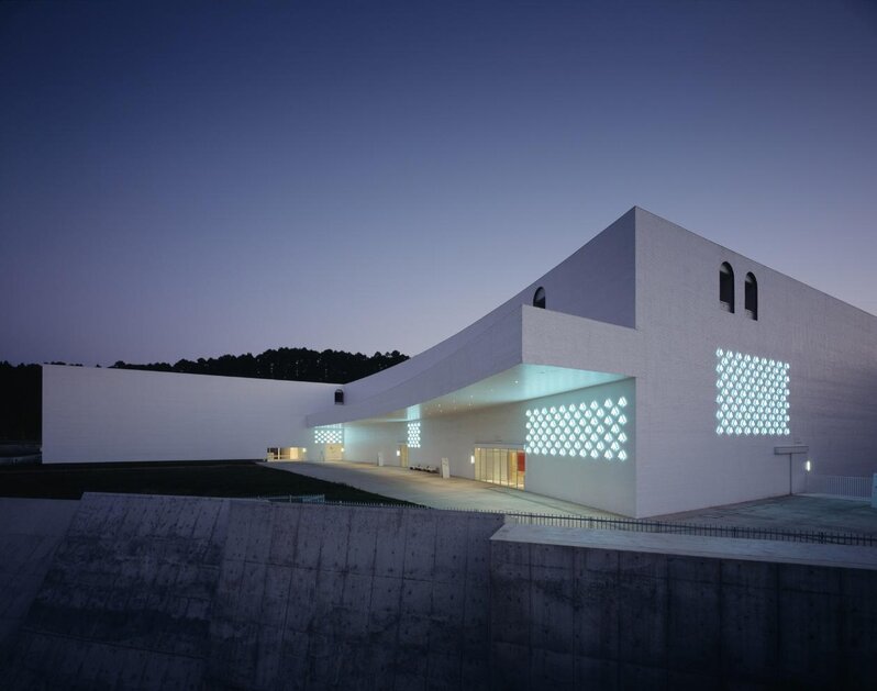 The facade of the Aomoro Art Museum