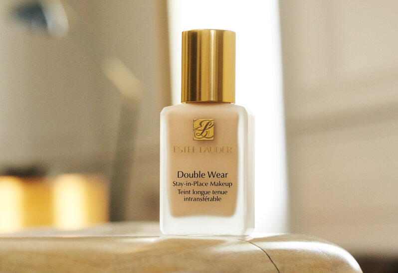 Estée Lauder Double Wear Stay-In-Place Makeup is oil-free and has oil-controlling benefits. Estée Lauder Double Wear Stay-In-Place Makeup is oil-free and has oil-controlling benefits.