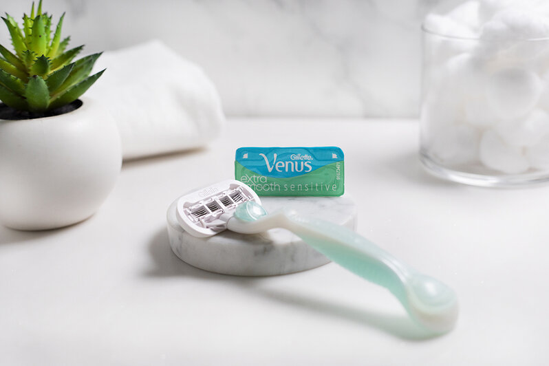 Gillette Venus Sensitive The Gillette Venus Sensitive has SkinElixir.