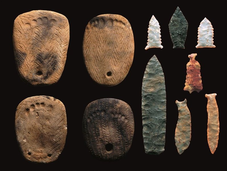 Unearthed burial goods from Kakinoshima site in Hokkaido
